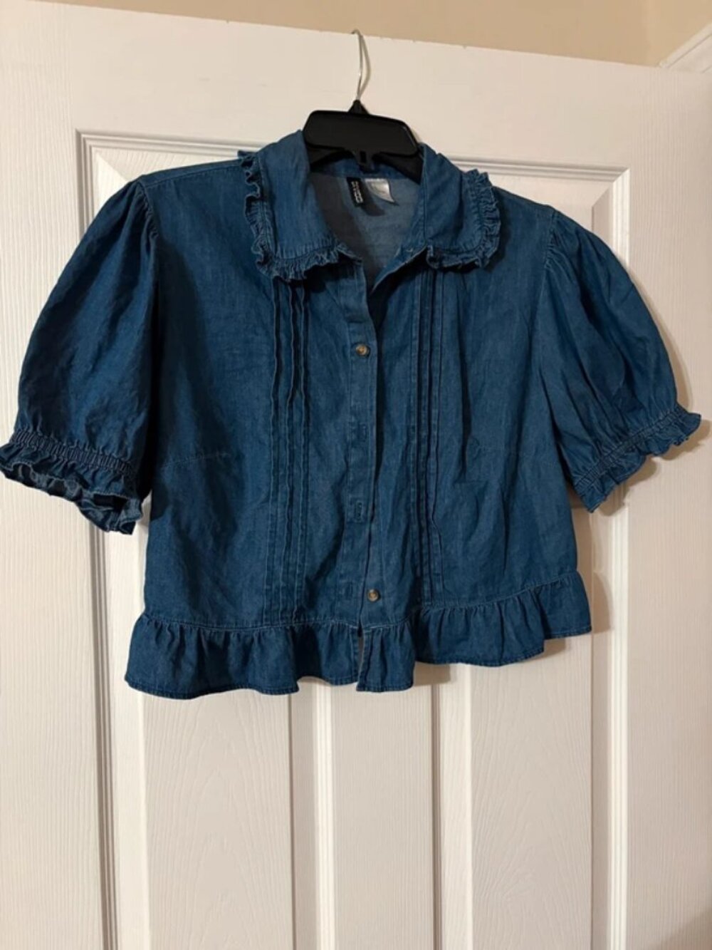 H&M cropped denim top